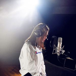 主播户外勾塔白天
